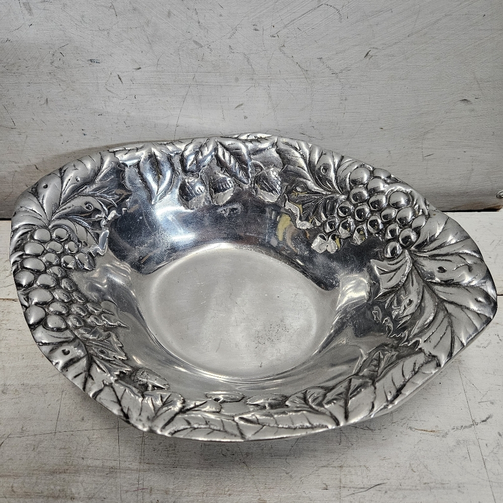Vintage Pewter Embossed Holiday Fruit Bowl Centerpiece Home Kitchen Decor Silver